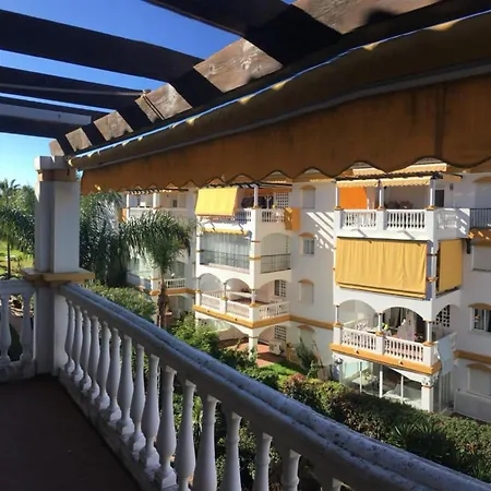 Puerto Bbanus Beaches And Marina, Playground The Rich & Famous, Is Only 1km Walk Away 马尔韦利亚