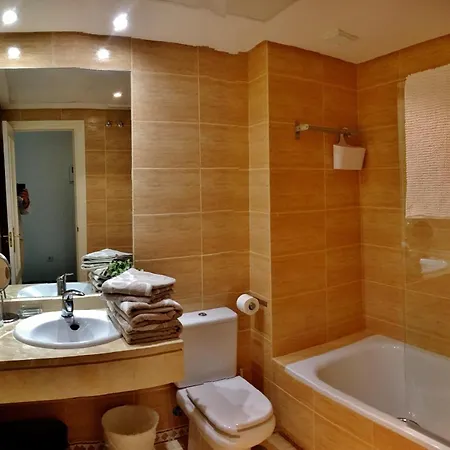 Puerto Bbanus Beaches And Marina, Playground The Rich & Famous, Is Only 1km Walk Away * Marbella