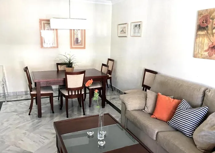 Puerto Bbanus Beaches And Marina, Playground The Rich & Famous, Is Only 1km Walk Away Апартаменты *