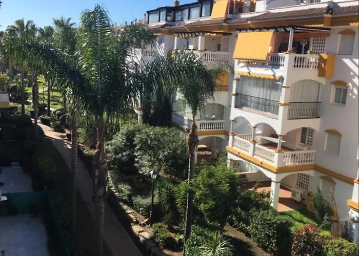 Puerto Bbanus Beaches And Marina, Playground The Rich & Famous, Is Only 1km Walk Away Апартаменты Марбелья