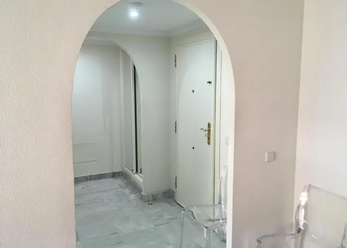 Puerto Bbanus Beaches And Marina, Playground The Rich & Famous, Is Only 1km Walk Away Апартаменты