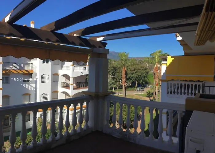 Puerto Bbanus Beaches And Marina, Playground The Rich & Famous, Is Only 1km Walk Away Апартаменты *