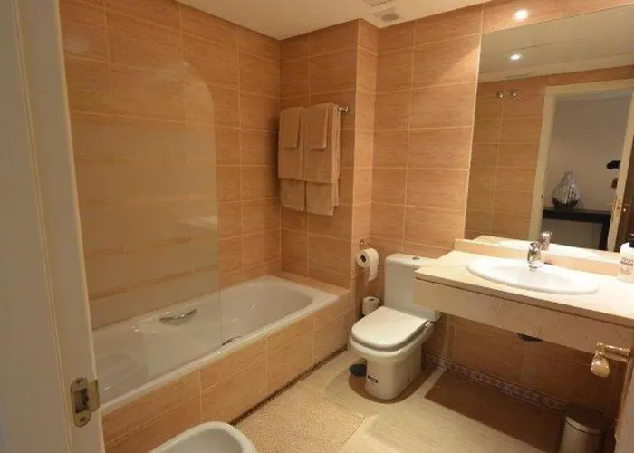 Puerto Bbanus Beaches And Marina, Playground The Rich & Famous, Is Only 1km Walk Away Апартаменты Марбелья