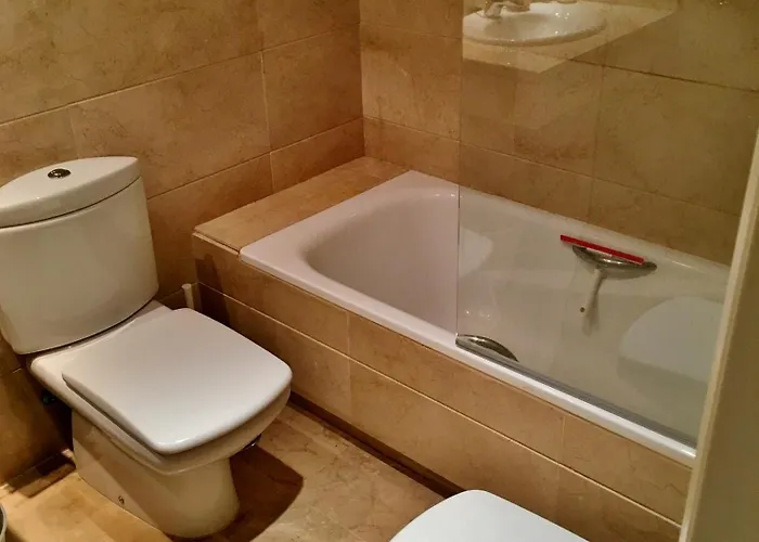 Puerto Bbanus Beaches And Marina, Playground The Rich & Famous, Is Only 1km Walk Away Апартаменты