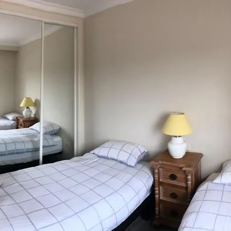 Puerto Bbanus Beaches And Marina, Playground The Rich & Famous, Is Only 1km Walk Away *